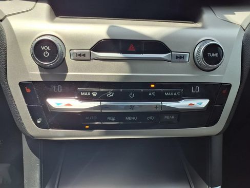 Used 2021 Ford Explorer XLT w/ Equipment Group 202A RWD image 20