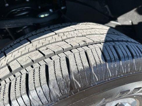 Used 2025 Toyota Tacoma TRD Sport w/ TRD Sport Upgrade Package image 17