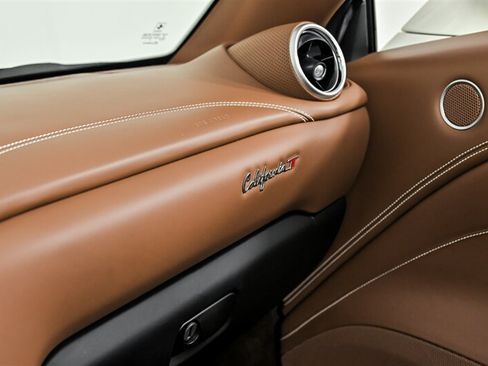 Used 2017 Ferrari California T RWD image 30