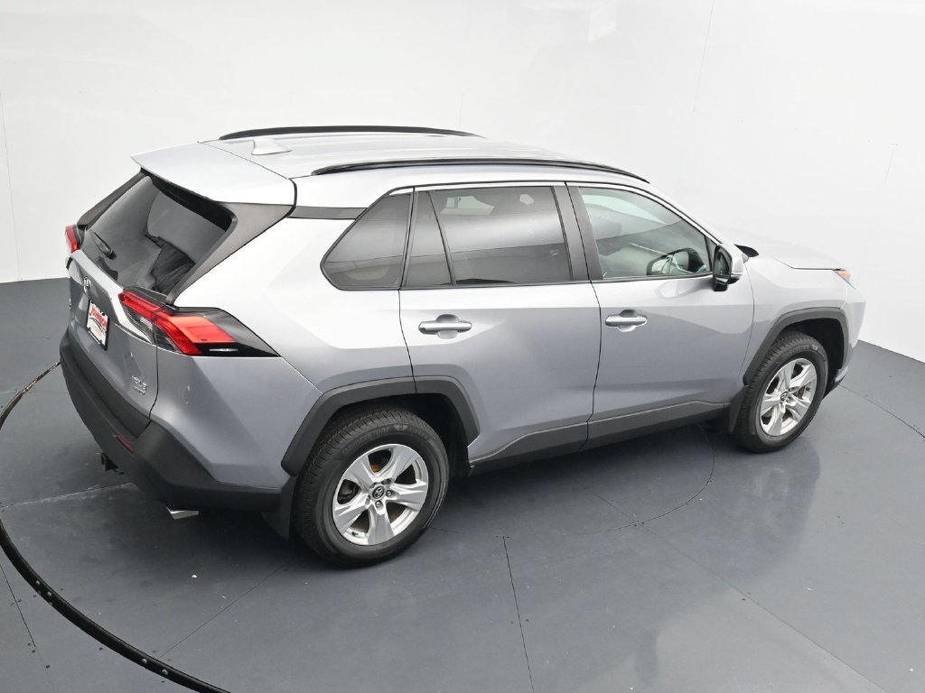 Used 2021 Toyota RAV4 XLE AWD/4WD image 34