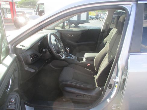 Used 2025 Subaru Outback Premium AWD/4WD image 6