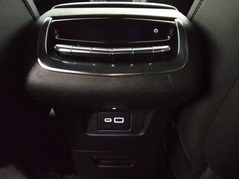 Used 2022 Cadillac XT6 Premium Luxury image 38