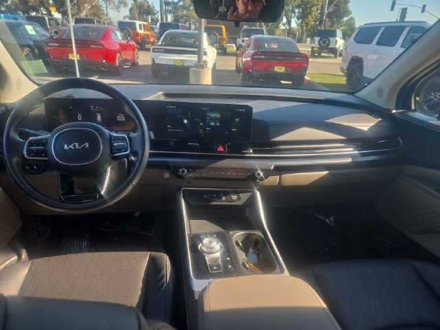 Used 2026 Kia Carnival LXS FWD image 12