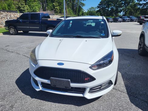 Used 2016 Ford Focus ST w/ Equipment Group 402A FWD image 2