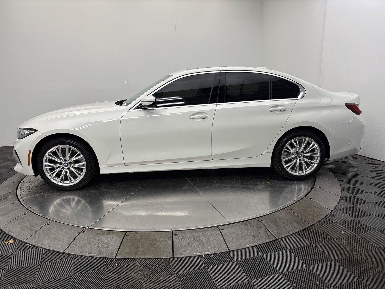 Used 2024 BMW 330i xDrive Sedan w/ Convenience Package AWD/4WD image 16
