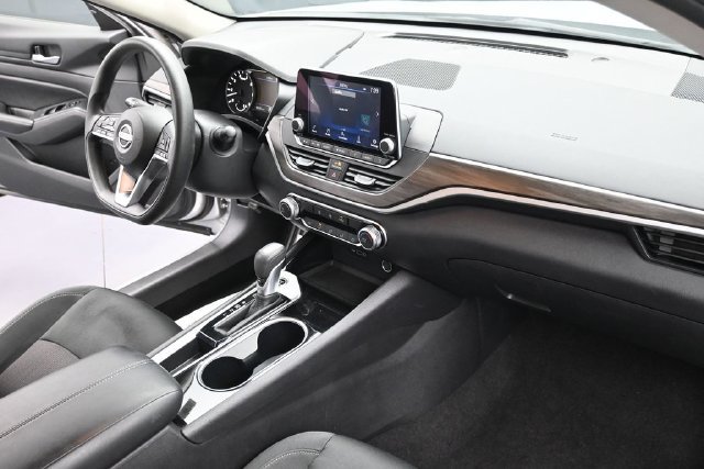 Used 2024 Nissan Altima 2.5 SV FWD image 36