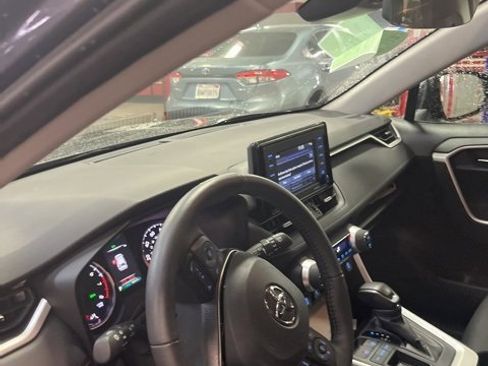 Used 2021 Toyota RAV4 XLE Premium image 13