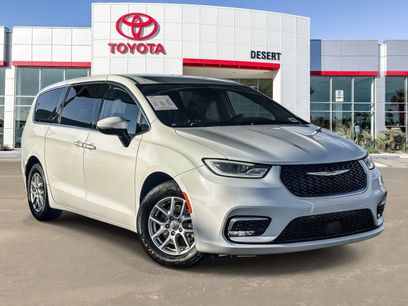 Used 2023 Chrysler Pacifica Touring-L