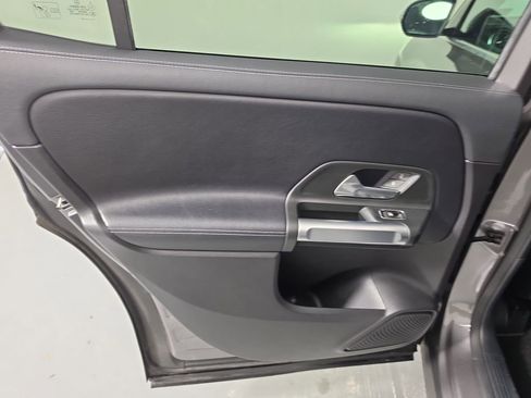 Used 2021 Mercedes-Benz GLB 250 image 30