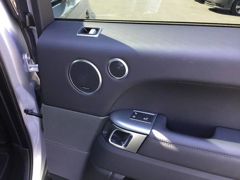 Used 2019 Land Rover Range Rover Sport HST image 29