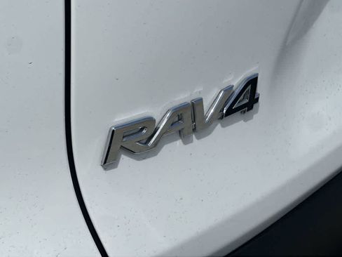 Used 2024 Toyota RAV4 XLE w/ Convenience Package FWD image 10