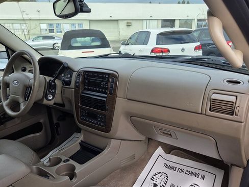 Used 2005 Ford Explorer Eddie Bauer image 21