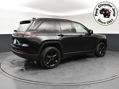 Used 2023 Jeep Grand Cherokee Altitude image 6