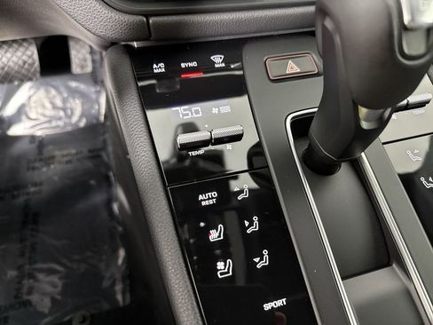 Certified 2025 Porsche Macan image 31