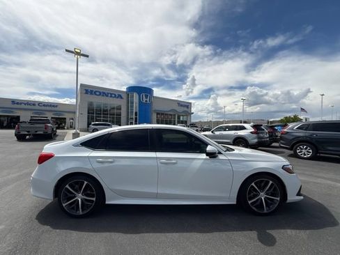 Used 2023 Honda Civic Touring image 3