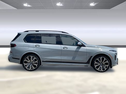 Used 2026 BMW X7 xDrive40i w/ M Sport Package image 8
