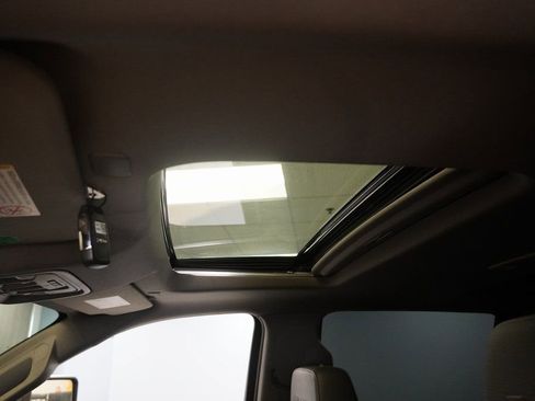 Used 2022 GMC Sierra 2500 Denali w/ Denali Black Diamond Edition image 3