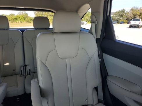 Used 2025 Kia Sorento EX w/ Panoramic Sunroof Package image 14