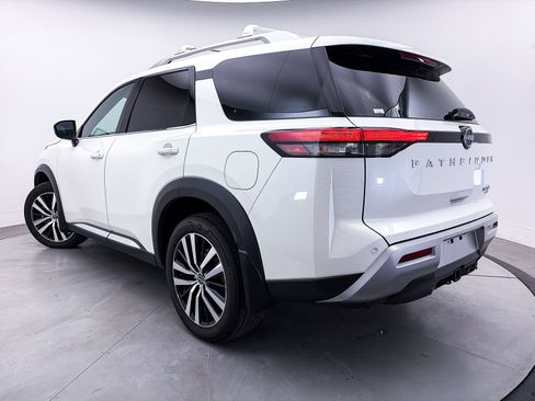 Used 2024 Nissan Pathfinder Platinum w/ Cargo Package image 2