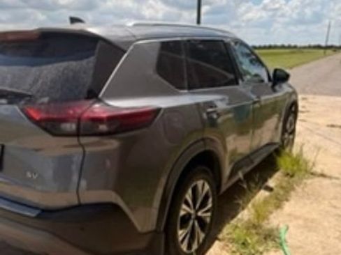 Used 2021 Nissan Rogue SV w/ Premium Package FWD image 3
