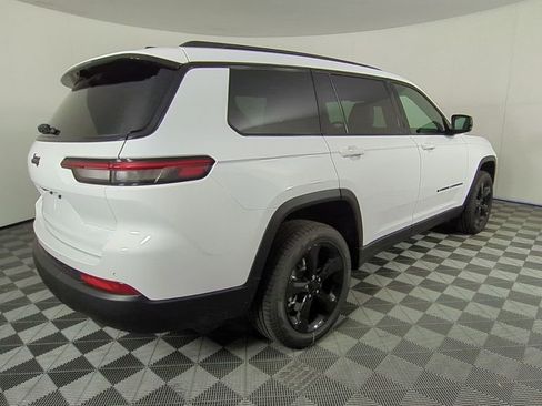 New 2025 Jeep Grand Cherokee L Altitude image 4