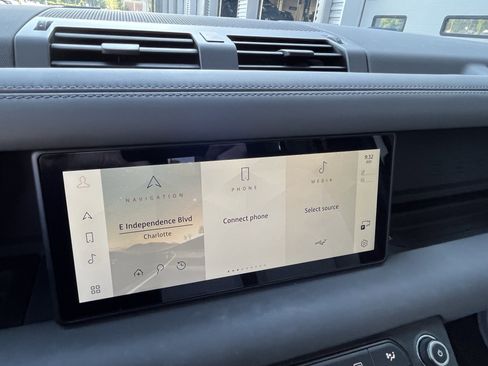 Used 2023 Land Rover Defender 110 X-Dynamic SE AWD/4WD image 25