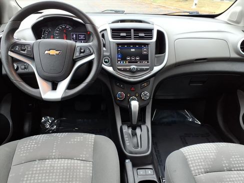 Used 2020 Chevrolet Sonic LT image 9