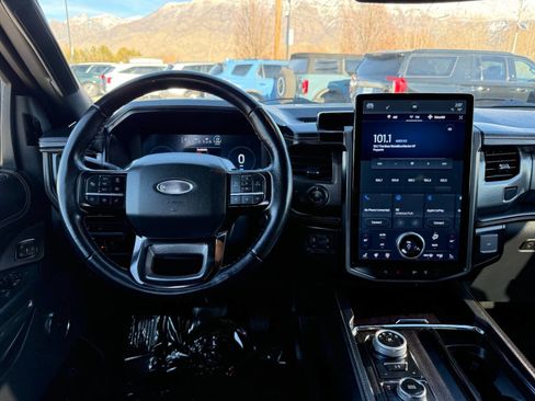 Used 2023 Ford Expedition Platinum image 37