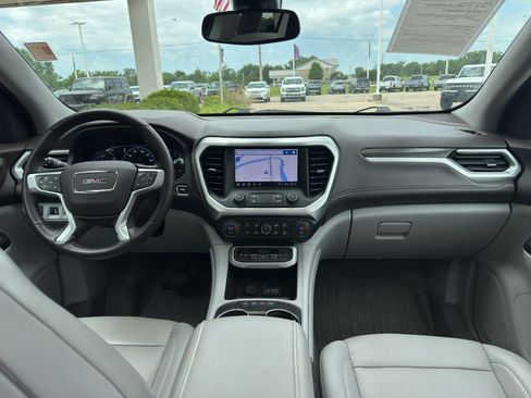 Used 2023 GMC Acadia SLT w/ Technology Package AWD/4WD image 12
