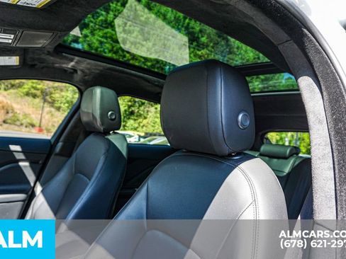 Used 2020 Jaguar F-PACE Premium image 19