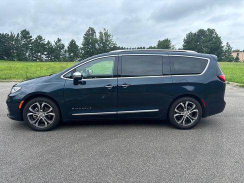 Certified 2024 Chrysler Pacifica Pinnacle FWD image 4