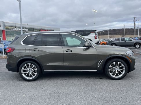 Used 2021 BMW X5 xDrive40i w/ Premium Package 2 image 2