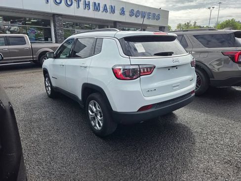 Used 2025 Jeep Compass Latitude w/ Sun & Sound Group AWD/4WD image 4