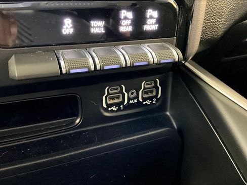 Used 2023 RAM 1500 Big Horn AWD/4WD image 32