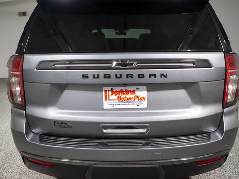 Used 2022 Chevrolet Suburban Z71 w/ Z71 Off-Road Package AWD/4WD image 8