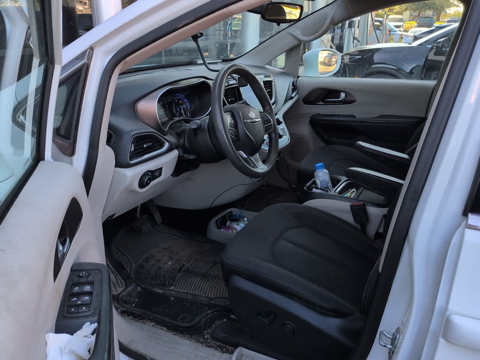 Used 2018 Chrysler Pacifica Touring Plus FWD image 11