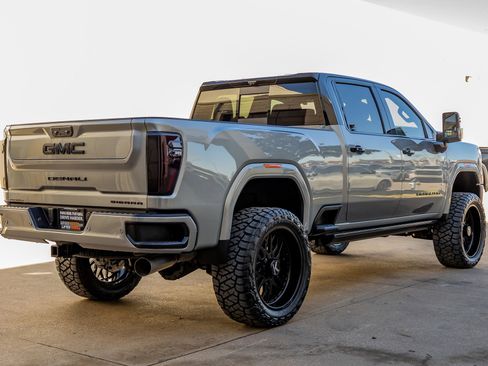 Used 2025 GMC Sierra 2500 Denali Ultimate image 10