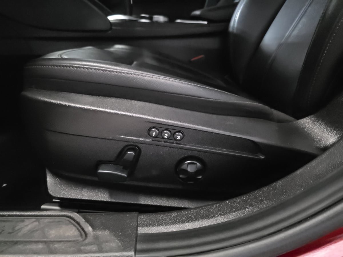 Used 2020 Alfa Romeo Giulia AWD w/ Cold Weather Package image 22