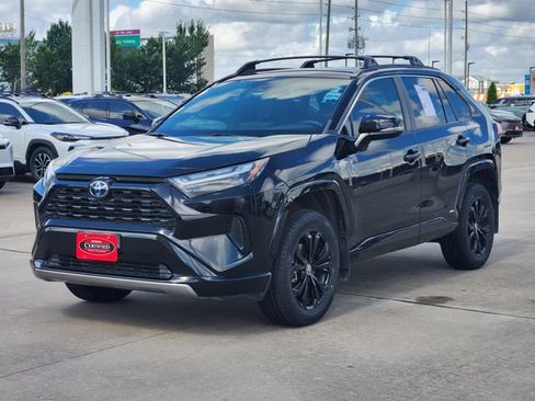 Used 2023 Toyota RAV4 SE w/ Convenience Package AWD/4WD image 3