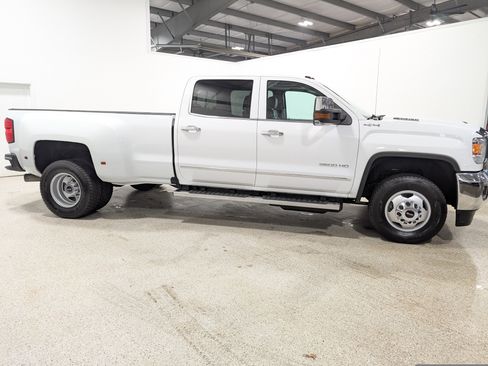 Used 2018 GMC Sierra 3500 SLT w/ Driver Alert Package AWD/4WD image 2