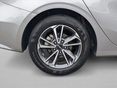 Used 2023 Kia Forte LXS w/ LXS Technology Package FWD image 20