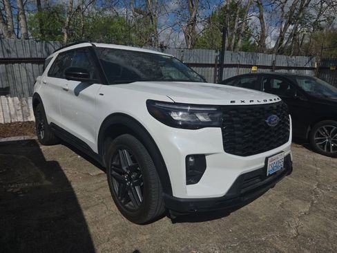 Used 2025 Ford Explorer ST-Line w/ ST-Line Street Pack image 6