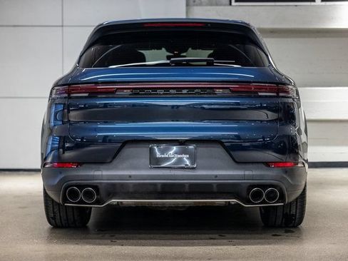 Used 2025 Porsche Cayenne S AWD/4WD image 7