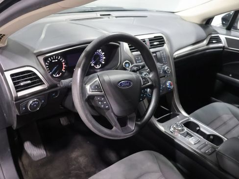 Used 2017 Ford Fusion SE FWD image 14