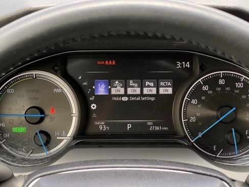 Used 2022 Toyota Venza XLE AWD/4WD image 16