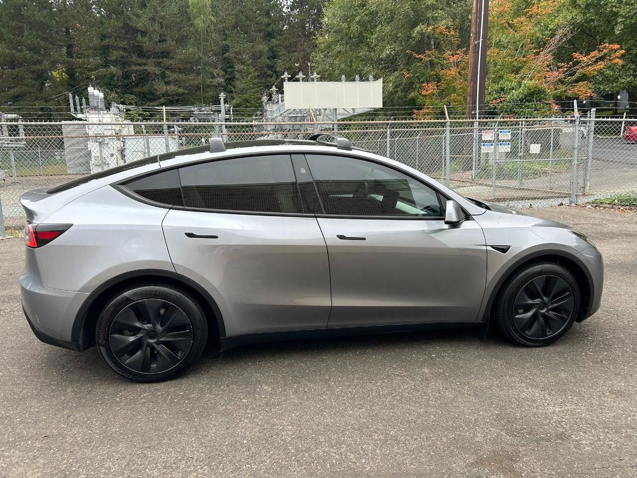 Used 2024 Tesla Model Y Long Range AWD/4WD image 4