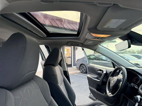 Used 2019 Toyota RAV4 XLE AWD/4WD image 15