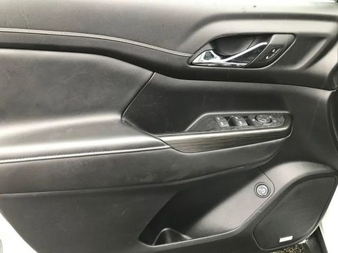 Certified 2023 GMC Acadia SLT image 14