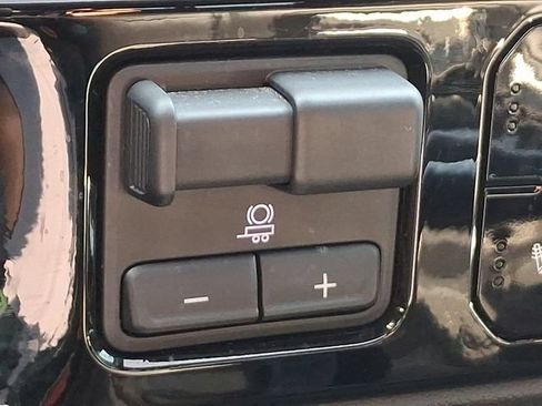 Used 2022 GMC Sierra 1500 Elevation w/ Elevation Premium Package AWD/4WD image 17