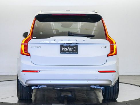 Certified 2022 Volvo XC90 T5 Momentum AWD/4WD image 3